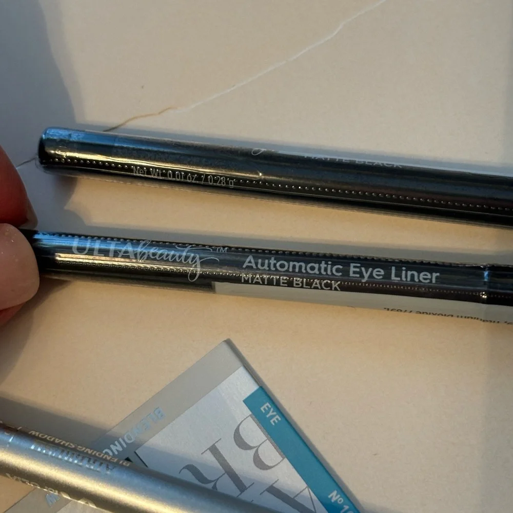 IT Cosmetics Blending Shadow Brush and Two ULTA Matte Black Eye Liner **NEW** - Picture 3 of 5